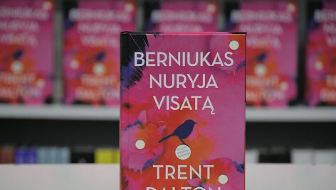 Trentas Daltonas &bdquo;Berniukas nuryja visatą&ldquo;