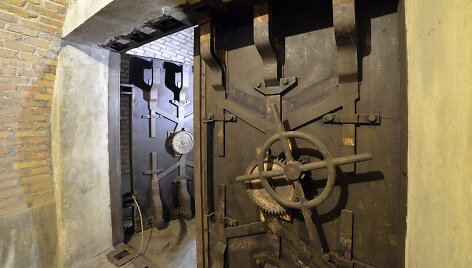 Karali&scaron;kasis bunkeris Italijoje Antrojo pasaulinio karo metu turėjo apsaugoti karalių Victorą Emmanuelį III-ąjį