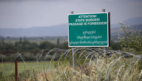 Rusijos kariai vis pastumia Pietų Osetijos sienos su Gruzija riboženklį į &scaron;ios &scaron;alies gilumą