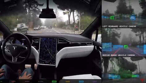 Pasaulis automobilio &bdquo;Tesla&ldquo; akimis