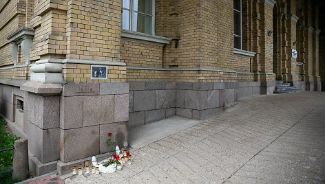 Ant Vrublevskių bibliotekos sienos nebėra J.Noreikos atminimo lentos
