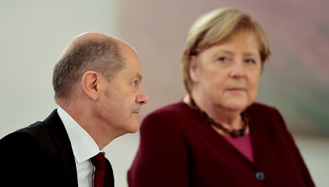 Olafas Scholzas ir Angela Merkel