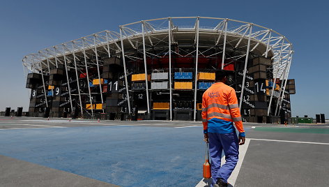 Pasaulio čempionato stadionų statybas Katare lydi darbuotojų išnaudojimo skandali.