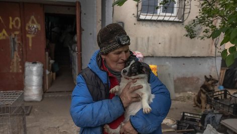 Charkivo srities gyventoja su vienu iš savo šunų