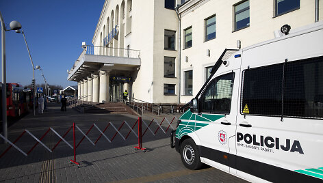 Vilniuje nusileido lėktuvas i&scaron; Alikantės &ndash; keleiviai pasira&scaron;ę saviizoliacijos dokumentą paleidžiami karantinuotis namo