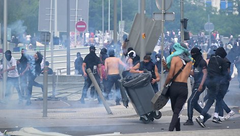 Prancūzijoje nerimsta protestai dėl policijos nušauto paauglio