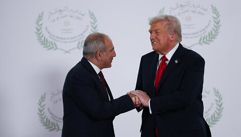 Donaldas Trumpas, Nikolas Pa&scaron;inianas