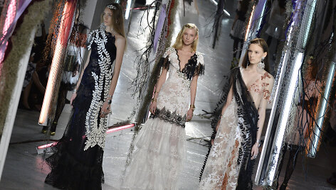 &bdquo;Rodarte&ldquo; 2016 m. pavasario-vasaros kolekcijos pristatymo momentas
