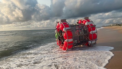 Rezas Baluchis Atlanto vandenyną norėjo perplaukti milžinišku „žiurkėno ratu“ 