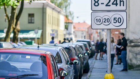 Parkingas Kauno Rotu&scaron;ės aik&scaron;tėje