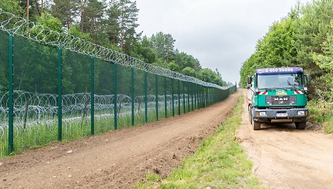 Ministrė A. Bilotaitė susipažino su pasienio juostoje jau esama infrastruktūra ir patrulio tako įrengimo darbų eiga