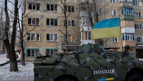 Rytų Ukrainoje nesiliaujant susirėmimams Kijevas pra&scaron;o pagalbos kovoje su Rusija