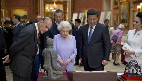 Karalienės Elizabeth II ir Kinijos prezidento Xi Jinpingo susitikimas