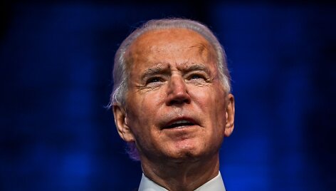 J. Bidenas per interviu atmetė raginimus pasitraukti / CHANDAN KHANNA / AFP