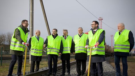Atstatytu Rengės ruožu pajudėjo pirmasis krovininis traukinys