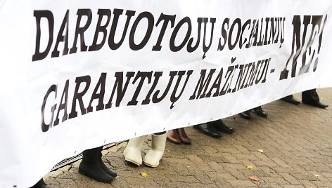 Lietuvos profesinių sąjungų konfederacijos piketas prieš skubotą socialinio modelio projekto priėmimą