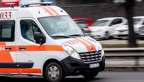 Varėnos rajone moteris vyrą sužalojo peiliu: puolė ar tik bandė gintis?