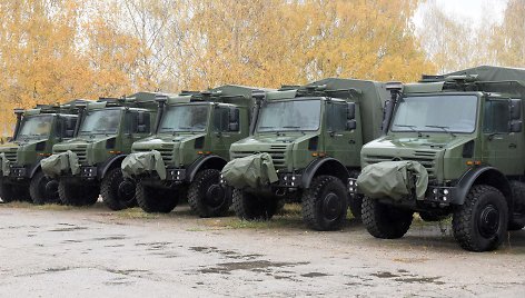 Lietuvos kariuomenei perduoti dar 42 nauji vokiški sunkvežimiai „Unimog“