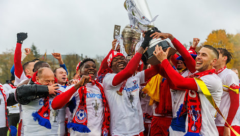 Panevėžio futbolo klubui įteikta čempionų taurė