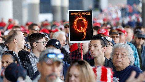 „QAnon“ – sąmokslo teoretikų grupė, įsitikinusi, kad Donaldas Trumpas yra pasaulio gelbėtojas