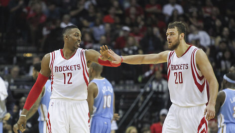 Donatas Motiejūnas ir Dwightas Howardas