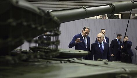 Vladimiras Putinas tankų gamykloje &bdquo;UralVagonZavod&ldquo; 