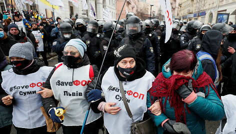 Ukrainos policija neleido karantino prie&scaron;ininkams pasistatyti palapinių Kijevo centre