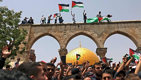 Palestiniečiai prie Al Aksos mečetės
