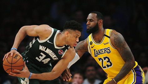 Giannis Antetokounmpo ir LeBronas Jamesas