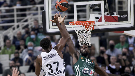 Kostas Antetokounmpo prie&scaron; Okaro White'ą