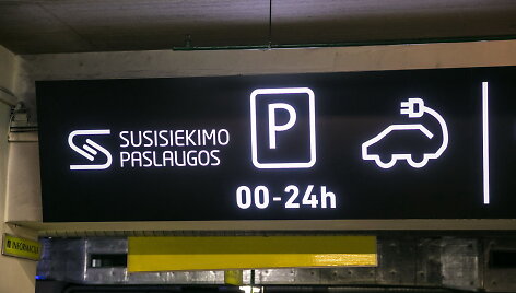 Elektromobilio įkrovimo aik&scaron;telė