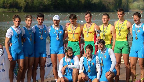 Lietuvos įgula stovi i&scaron; kairės: Andrius Lapatiukas, Vytas Lapatiukas, Dominykas Jančionis, Aurimas Adomavičius