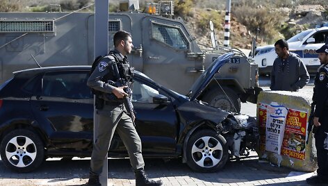 Vakarų Krante palestinietis nukreipė automobilį į Izraeliečius karius ir buvo pa&scaron;autas