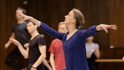 Garsi prancūzų pedagogė ir buvusi primabalerina &Eacute;lisabeth Maurin.