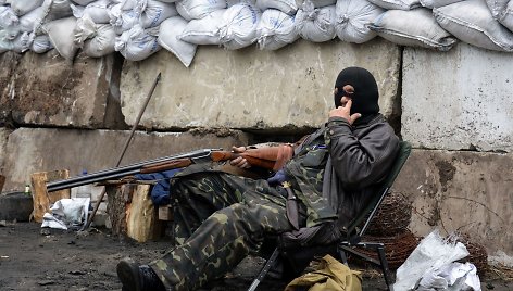 Ginkluotas prorusiškas separatistas Slovjanske