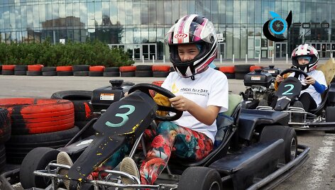 Artėjant mokslo metų pradžiai &bdquo;Racing Ladies&ldquo; pildė vaikų svajones