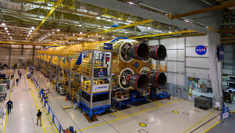 Giganti&scaron;kos NASA raketos SLS, skirtos skrydžiams į Mėnulį, apatinė dalis jau užbaigta