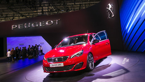 „Peugeot“ stendas Frankfurto automobilių parodoje