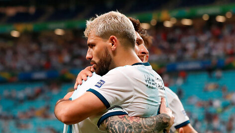 Sergio Aguero ir Lionelis Messi