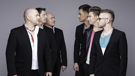 I&scaron; kairės: &bdquo;16 Hz&ldquo; nariai Petras Jucevičius, Skaidrius-Hardas Varslauskas, Robertas Jucevičius ir &bdquo;16 Hz Tribute&ldquo;: Evaldas Ragelis, Žilvinas Lipnickas, Matas Kaunietis