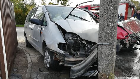 Joni&scaron;kyje susidūrė du &bdquo;Ford Galaxy&ldquo;