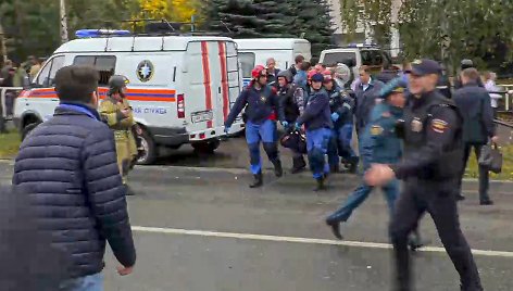 Rusija į Maskvą evakuos per šaudynes mokykloje sužeistus žmones