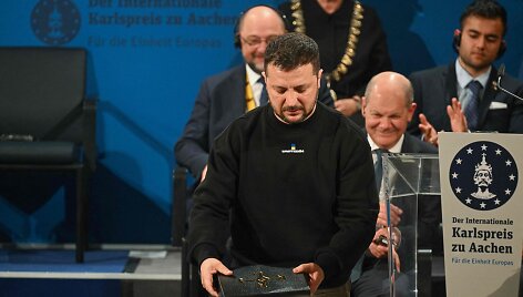 Volodymyrui Zelenskiui įteiktas prestižinis Karolio Didžiojo apdovanojimas už Europos vienybės puoselėjimą