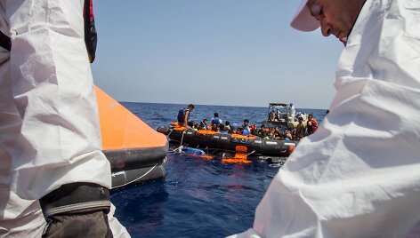 Apvirtusio laivo keleivių gelbėjimo operacija