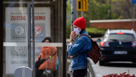 Lenkija sėkmingai kovoja su koronaviruso plitimu, bet šalyje bręsta politinė krizė