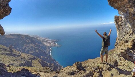 Simono ir jo &scaron;eimos gyvenimas Tenerifėje