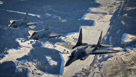 „Eurofighter Typhoon“ ir MiG-29 naikintuvai