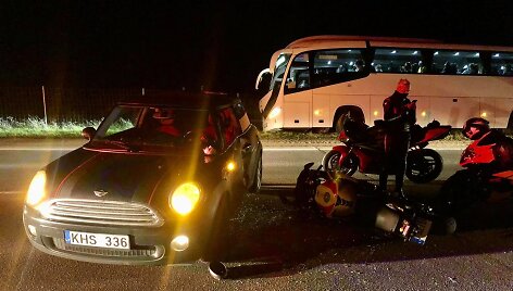 Netoli Trakų susidūrė &bdquo;Mini&ldquo; ir motociklas