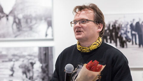 Pauliaus Lileikio fotografijų parodos &bdquo;Fotoamnestija 1988&ndash;1999&ldquo; atidarymas &Scaron;iaulių &bdquo;Au&scaron;ros&ldquo; muziejuje