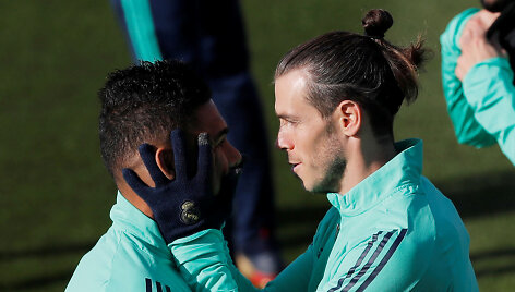 Garethas Bale'as sulaukė juokingos dovanos per Madrido &bdquo;Real&ldquo; &scaron;ventinį vakarą.